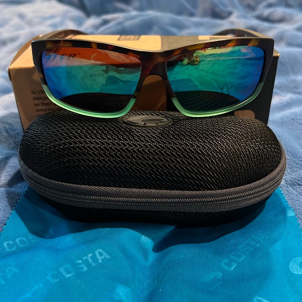 Costa Del Mar Cut Sunglasses, polarized green reflective lenses, unisex